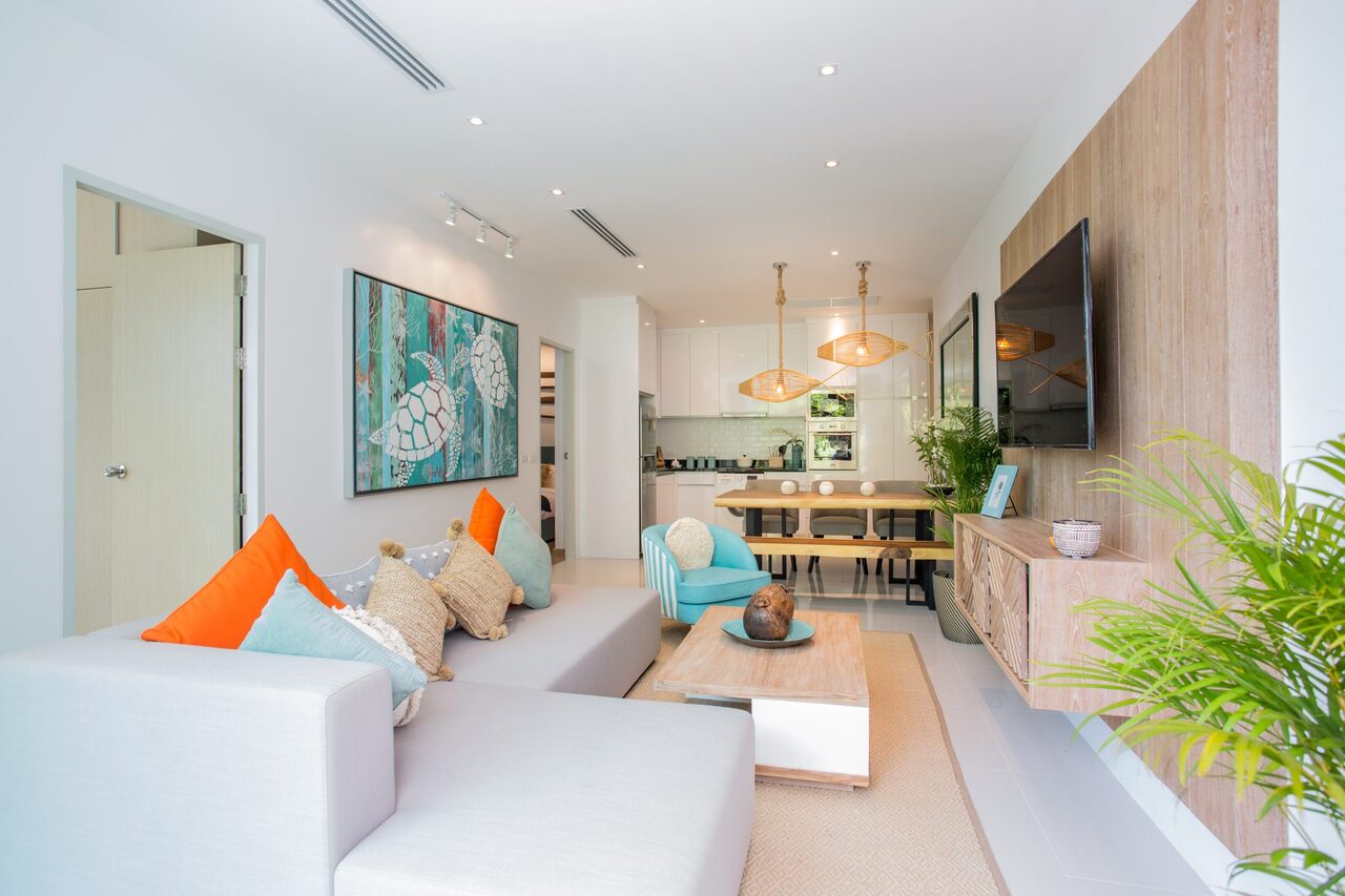 Mountain-Facing Residence with Generous Living Spaces